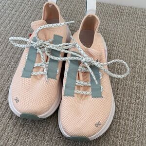 On Running Women's Coral and Mint Athletic Shoes Cloud Easy 9.5